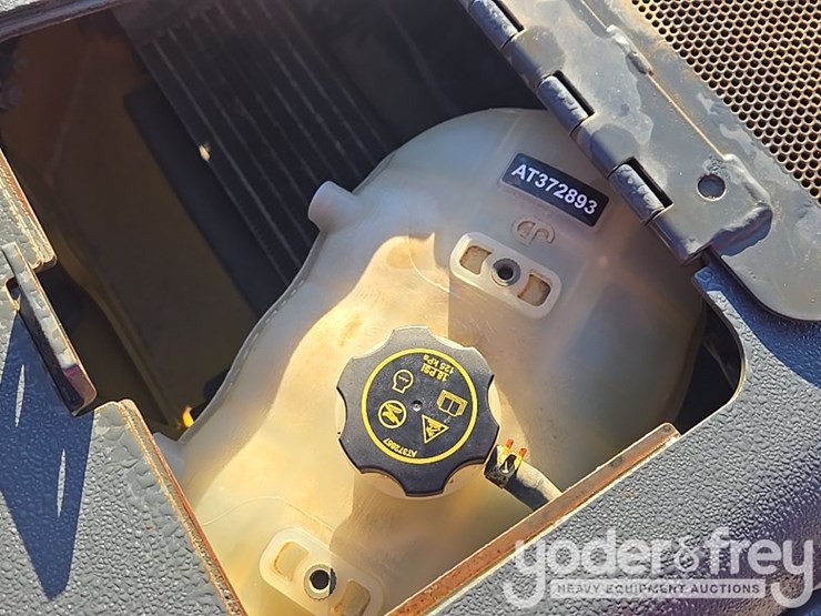 2018-deere-700k-image-59