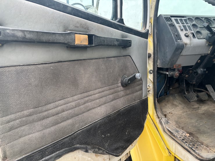 #2269-•-1992-freightliner-box-truck-image-28