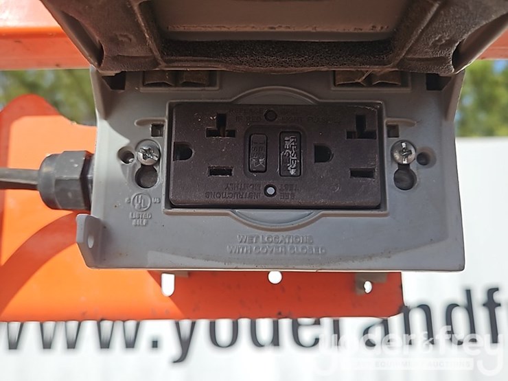 2017-jlg-1932r-image-31