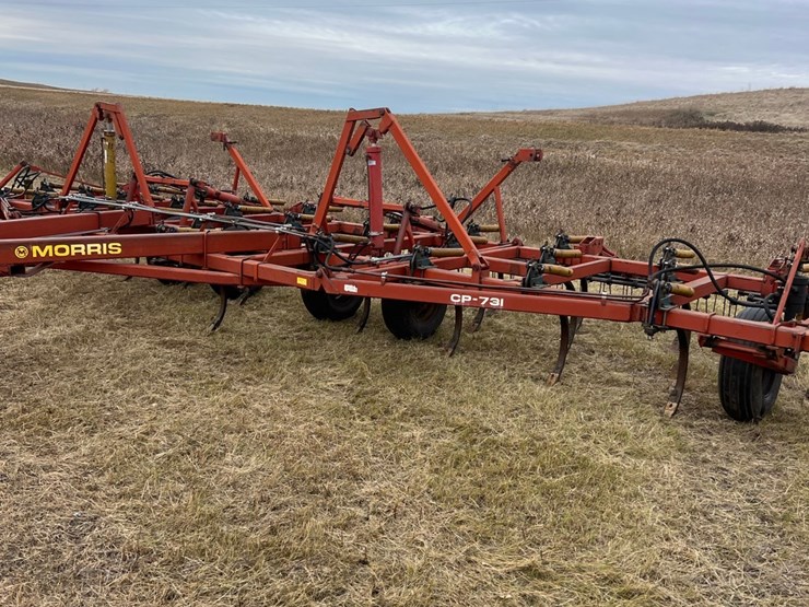 lot-49.-1981-33’-morris-magnum-model-cp-731-chisel-plow-w/3-bar-harrows,-well-maintained-unit,-super-clean-and-straight,-check-photos-image-45