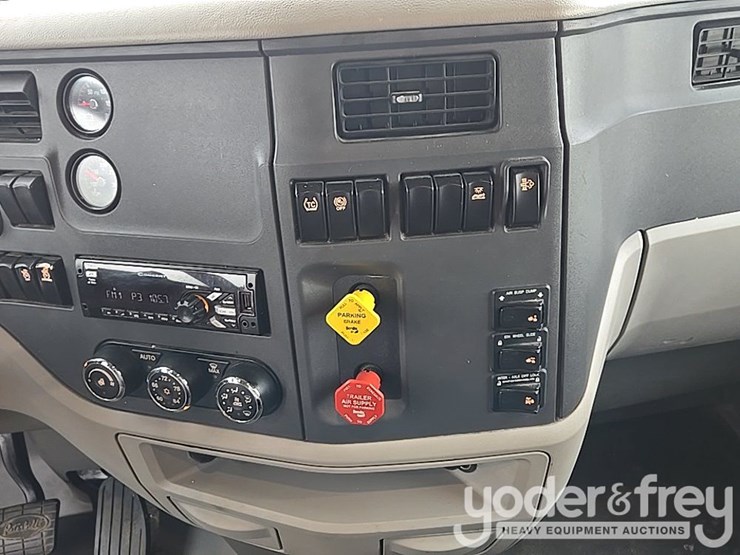 2019-peterbilt-579-image-87