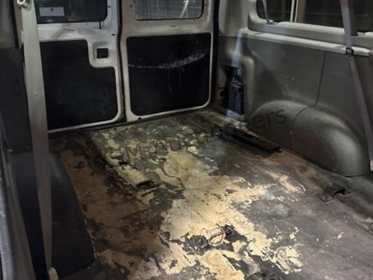 2006-ford-cargo-image-13