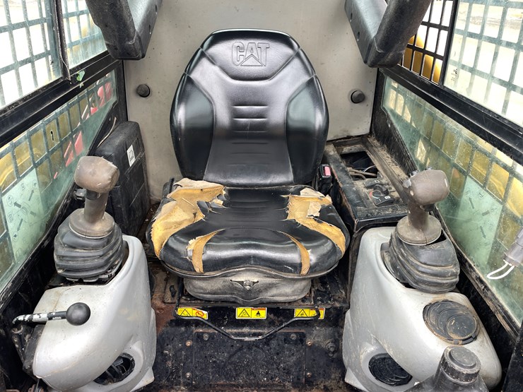 caterpillar-247-image-27