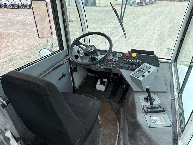 2016-autocar-xspotter-image-7