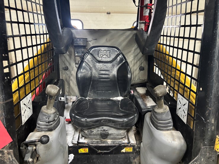 2013-caterpillar-226b3-image-26