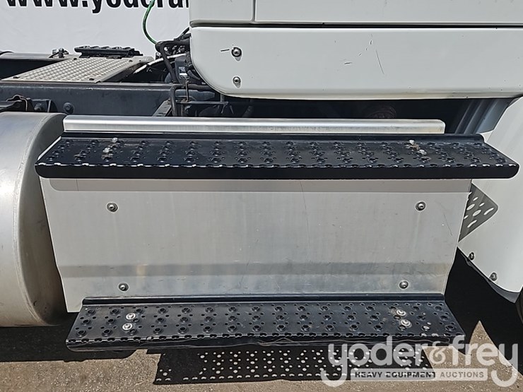 2017-international-8600-image-31