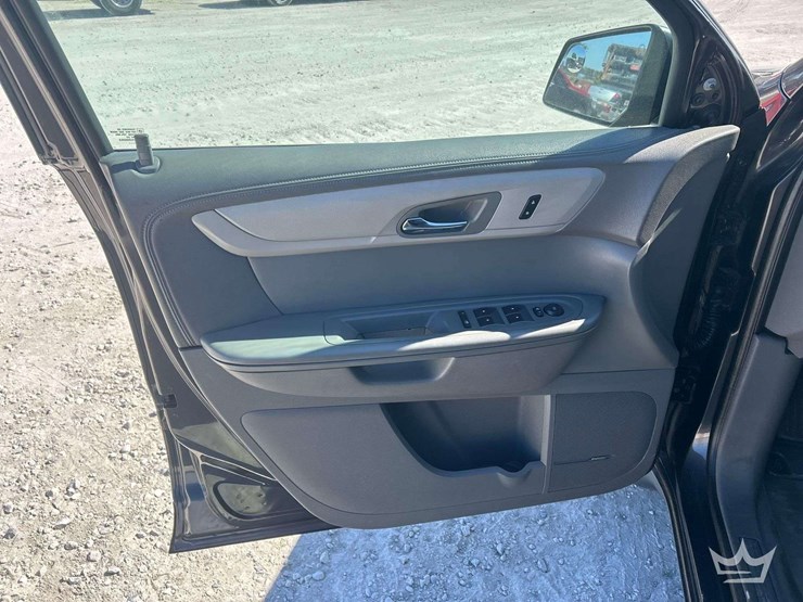 2013-chevrolet-traverse-image-12