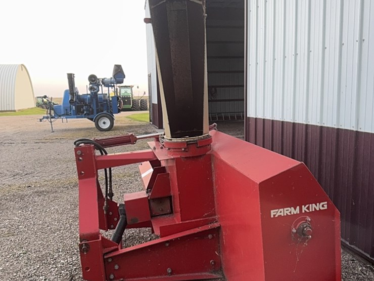 farm-king-twin-auger-two-stage-snowblower,-540-pto,-hydraulic-shoot-image-7