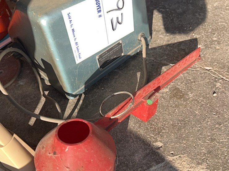 motompco-moisture-tester,-complete-unit-with-scales,-book,-cup,-thermometer-image-23