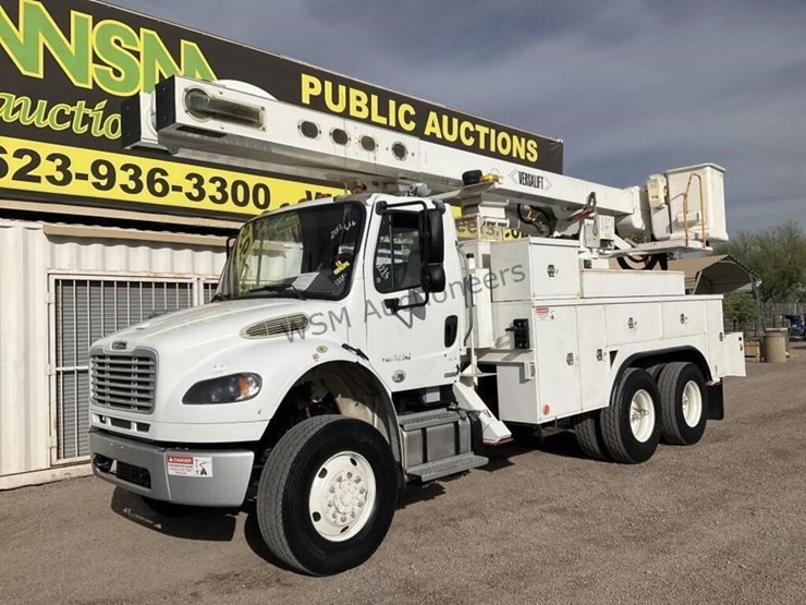 2012-freightliner-m2-106-image-2