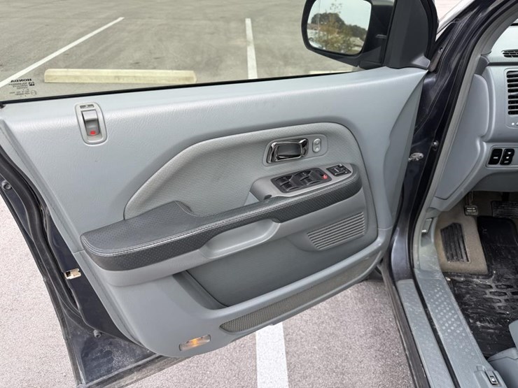 2004-honda-pilot-image-14