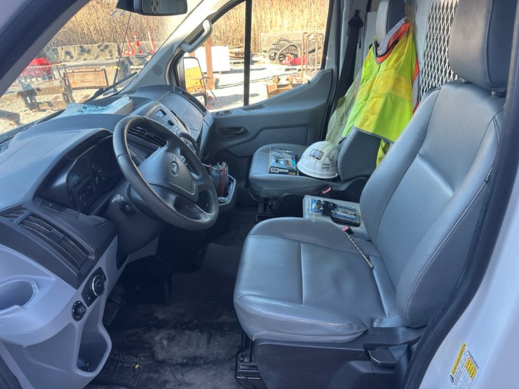 2017-ford-transit-image-42