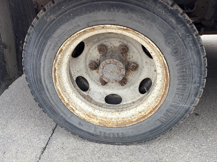 2015-isuzu-npr-xd-image-55