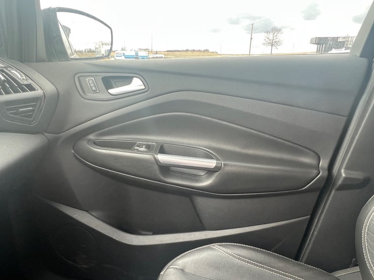 2014-ford-escape-titanium-image-22