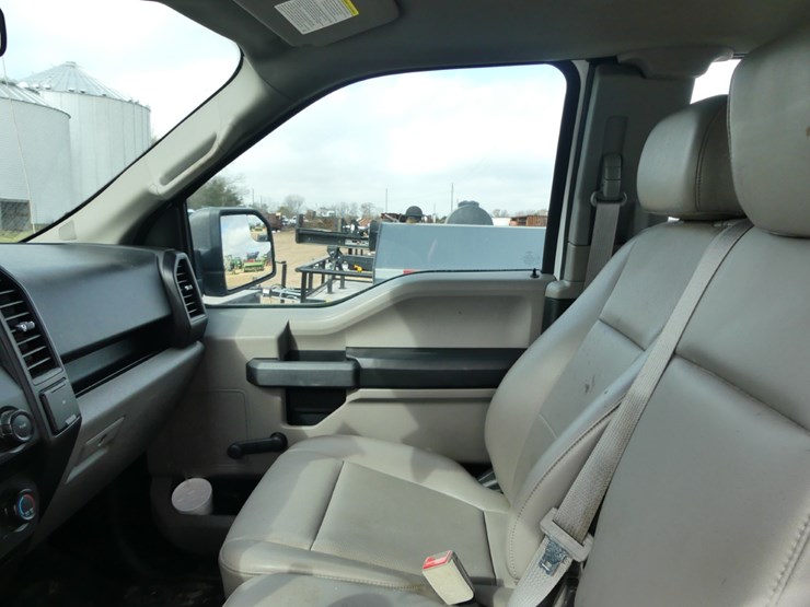 2019-ford-f150-xl-image-12