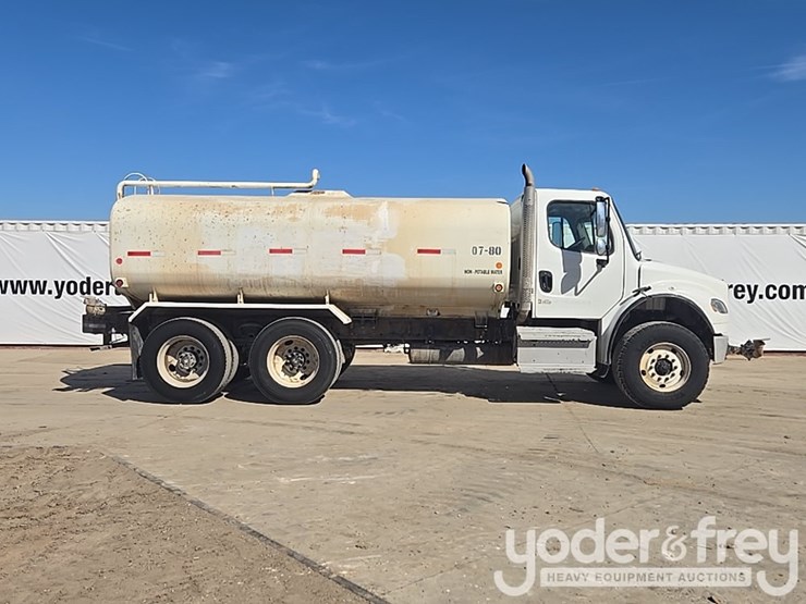 2017-freightliner-m2-106-image-6