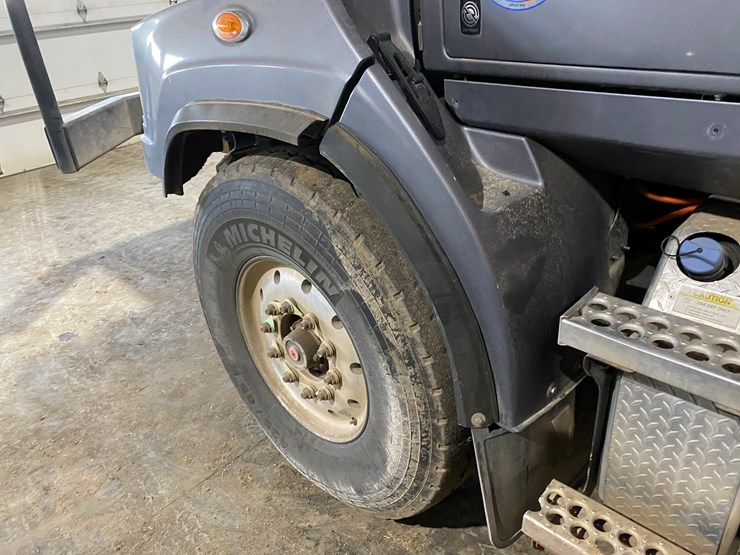 2019-western-star-4700sb-image-22