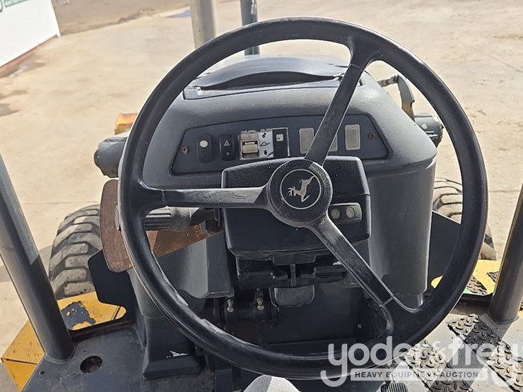 2010-deere-310sj-image-87