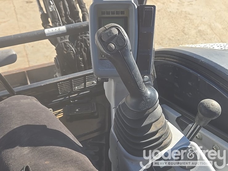 2020-deere-35g-image-72