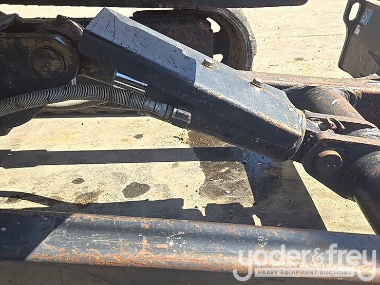 2020-deere-35g-image-46