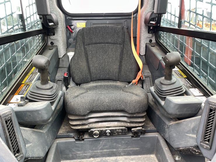 2019-john-deere-332-image-29