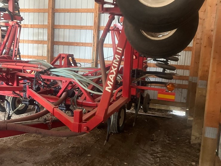 lot-10.-morris-air-seeder,-tow-between-with-10"-eagle-beaks,-new-seed-meter-unit,-pristine-condition,-always-shedded,-highly-maintained,-none-nicer-image-48