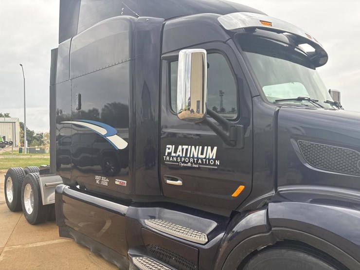 2019-peterbilt-579-image-14