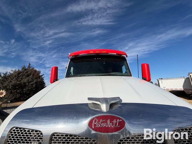 2016-peterbilt-579-image-11