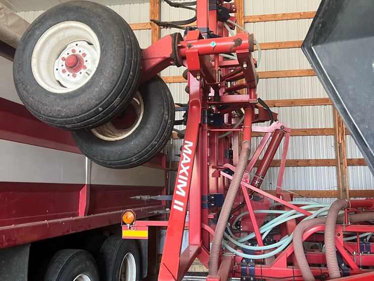 lot-10.-morris-air-seeder,-tow-between-with-10"-eagle-beaks,-new-seed-meter-unit,-pristine-condition,-always-shedded,-highly-maintained,-none-nicer-image-22