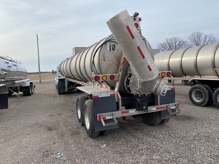 #500-•-2012-northern-8,500-gallon-semi-manure-tanker-(has-wi-title)-(waupun,-wi)-image-12