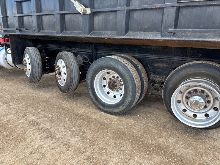 2008-peterbilt-365-image-9