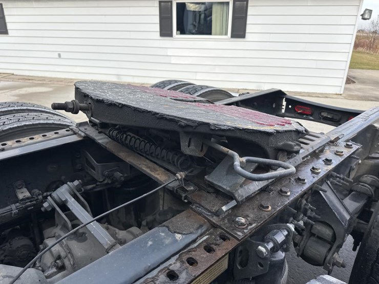 2022-volvo-10-image-26