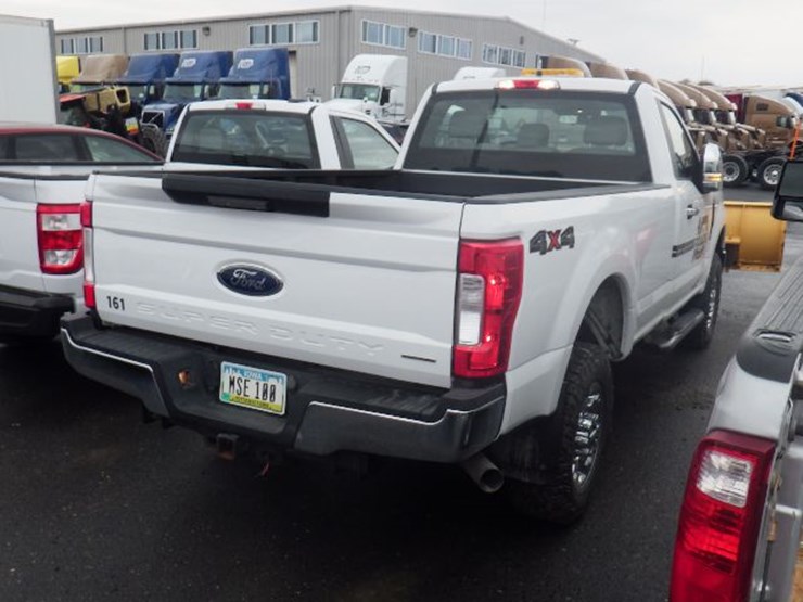 2017-ford-f350-xl-image-5