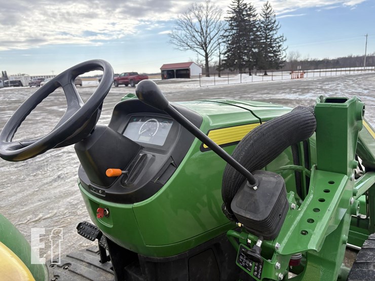 2017-john-deere-4044m-image-9
