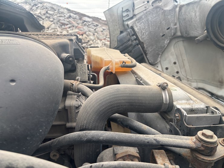 2016-freightliner-cascadia-113-image-22