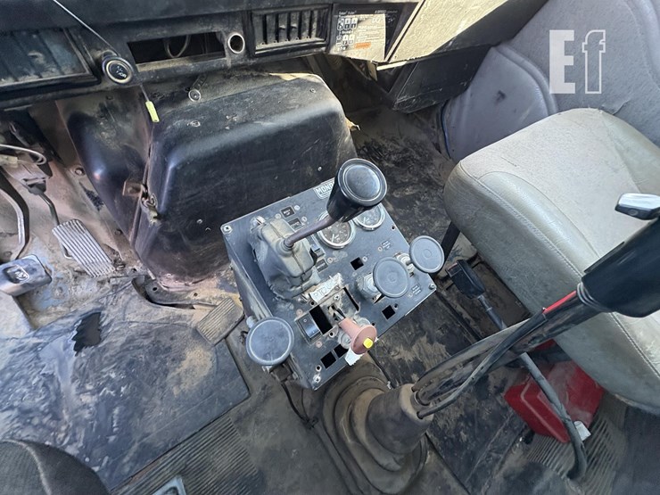 1999-international-f2674t-image-18