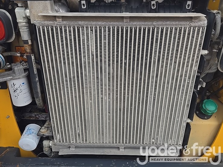 2021-deere-317g-image-49