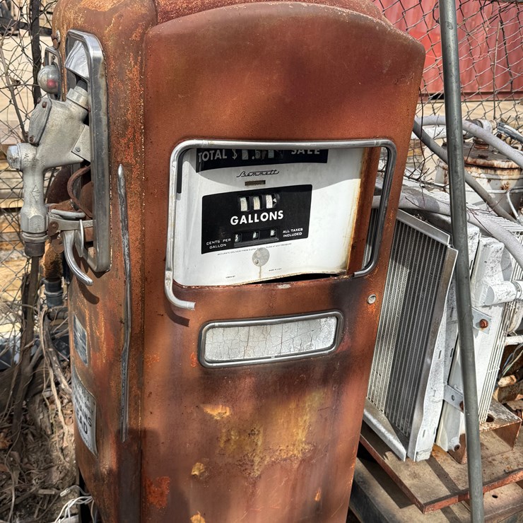 #13 • Bennet gas pump