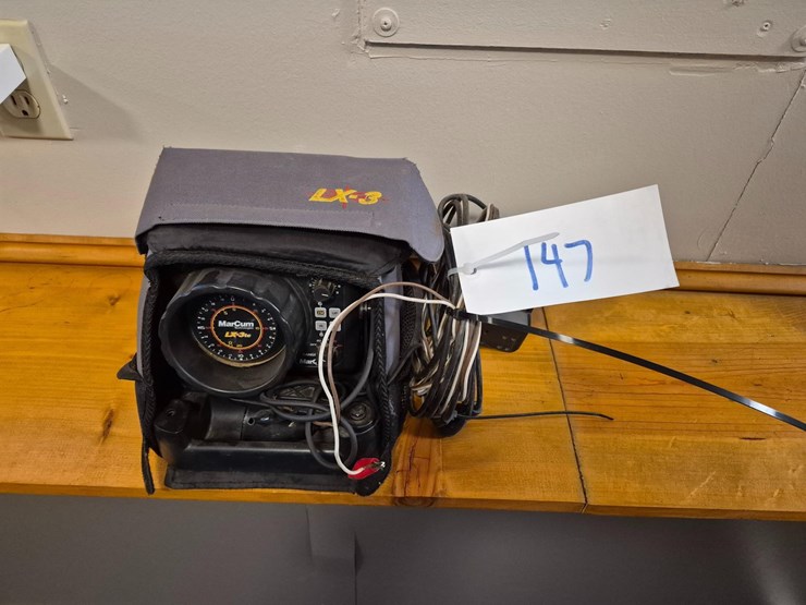 marcum-lx-3tc-ice-fishing-flasher-image-1