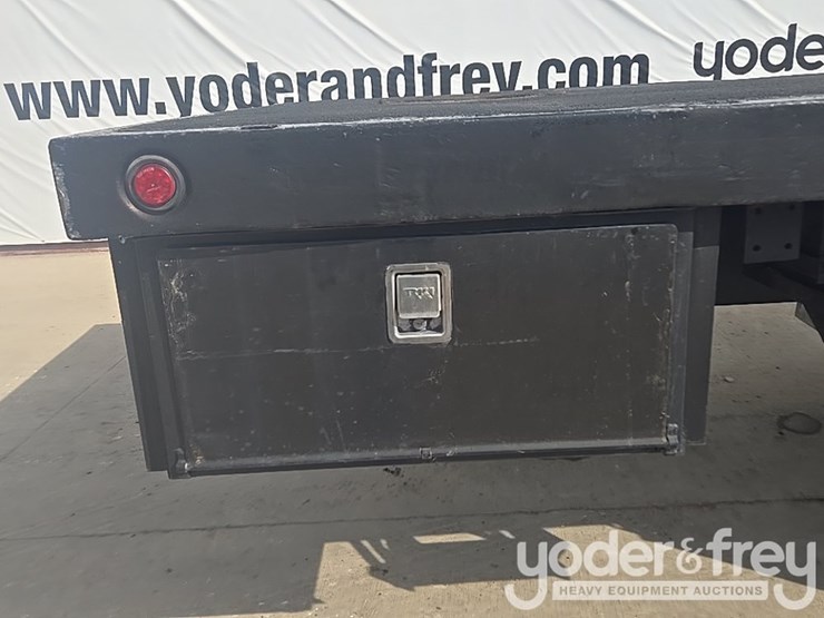 2021-freightliner-m2-106-image-64