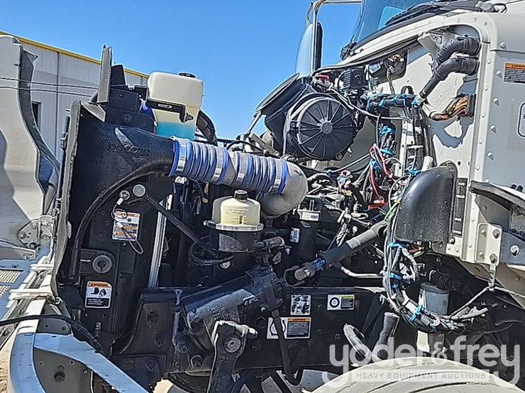 2018-peterbilt-337-image-39