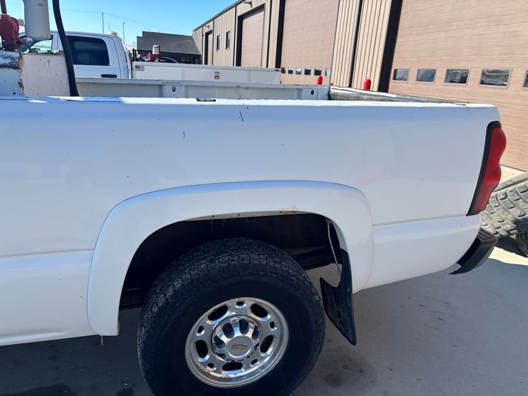 2005-chevrolet-2500-image-11