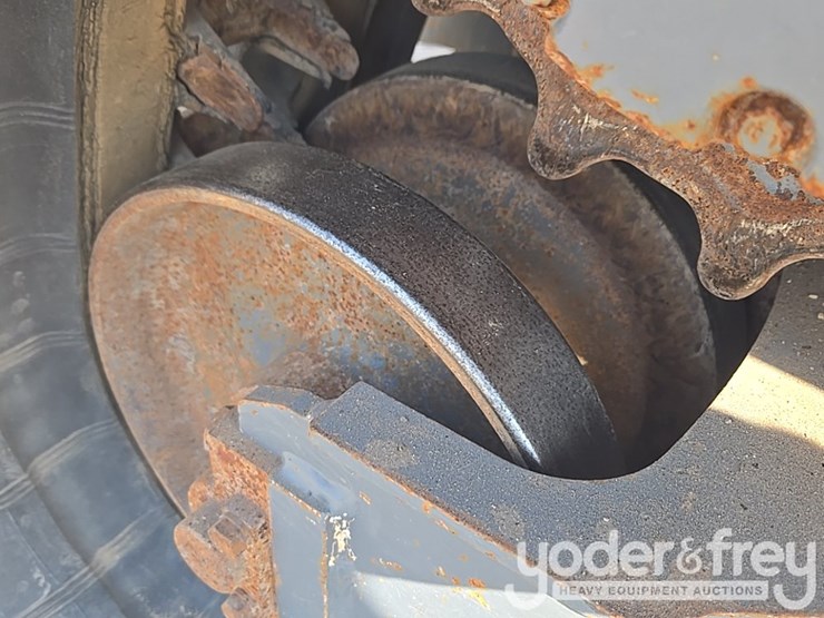 2023-takeuchi-tl12v2-image-19