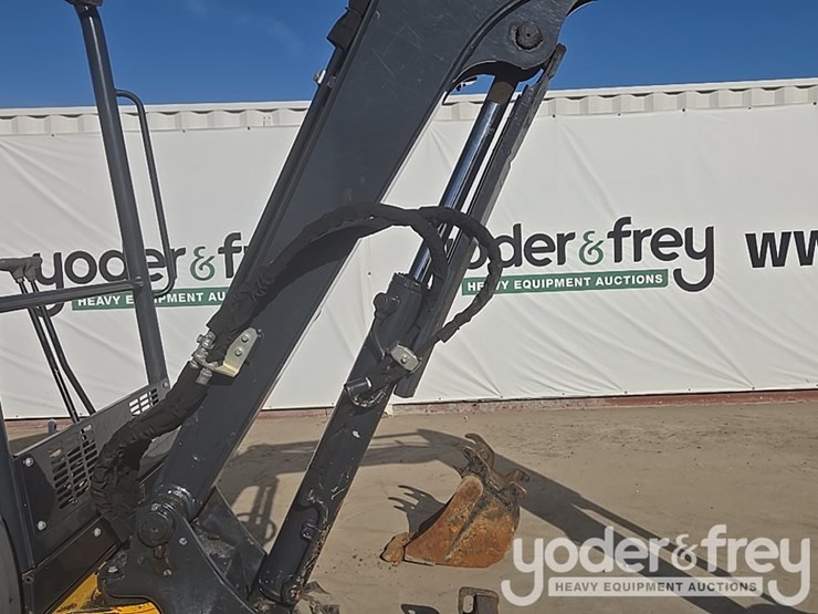 2020-deere-35g-image-44