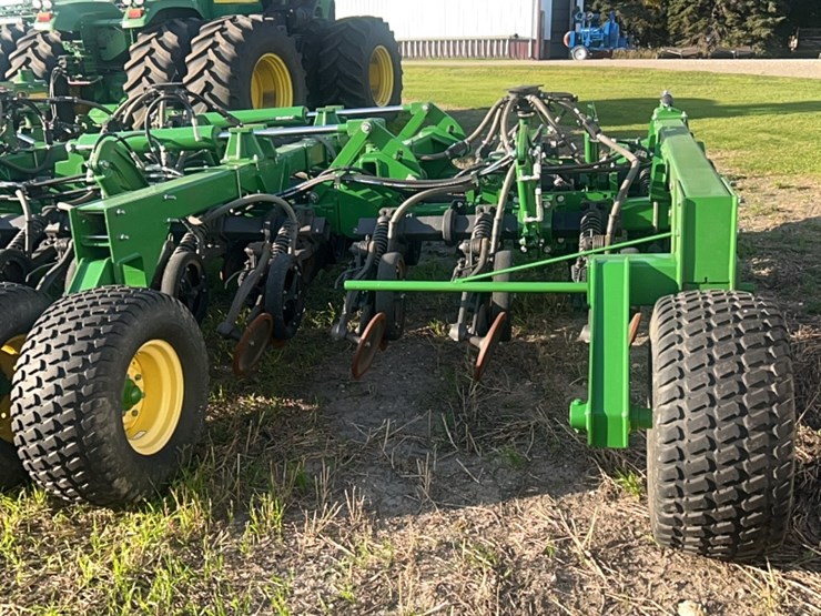 2018-john-deere-1910-image-37