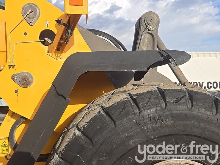 2014-volvo-l150h-image-80