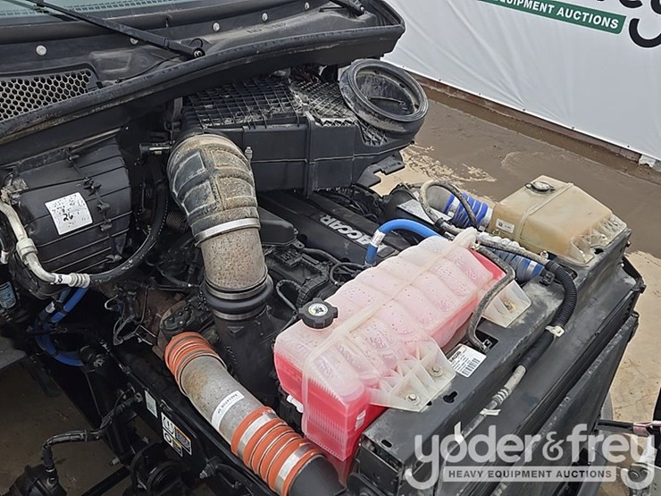 2019-peterbilt-579-image-58