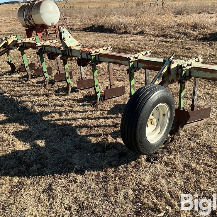 Orthman 6R30” Ridger/Hiller