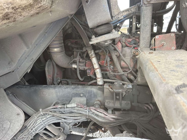 2017-peterbilt-320-image-8