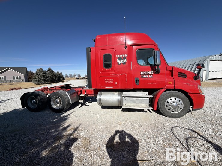 2013-freightliner-cascadia-113-image-4